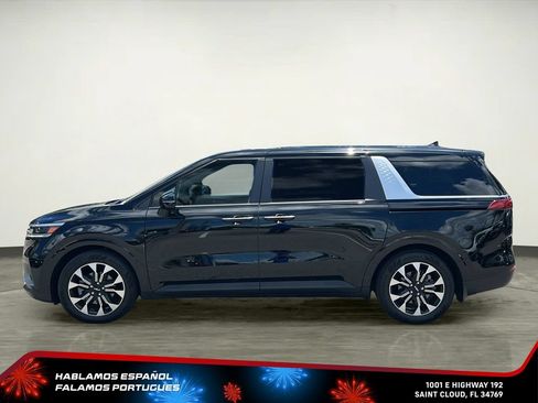Used 2024 Kia Carnival EX FWD image 3