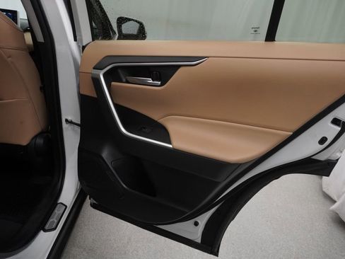 Used 2022 Toyota RAV4 XLE Premium image 47