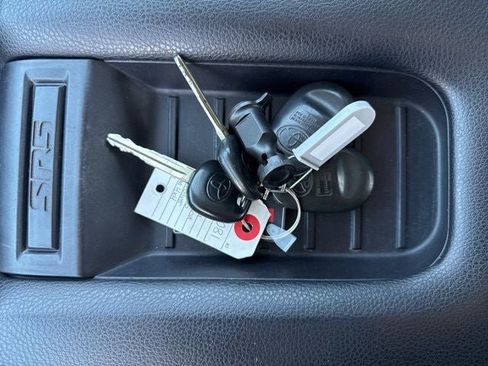 Used 2016 Toyota Tundra SR5 w/ SR5 Upgrade Package image 33