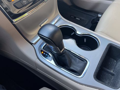 Used 2022 Jeep Grand Cherokee Limited RWD image 24