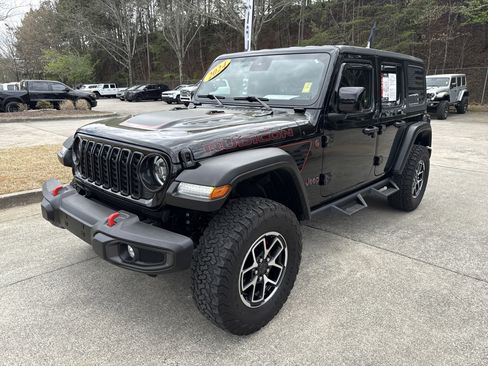 Used 2024 Jeep Wrangler Unlimited Rubicon image 3