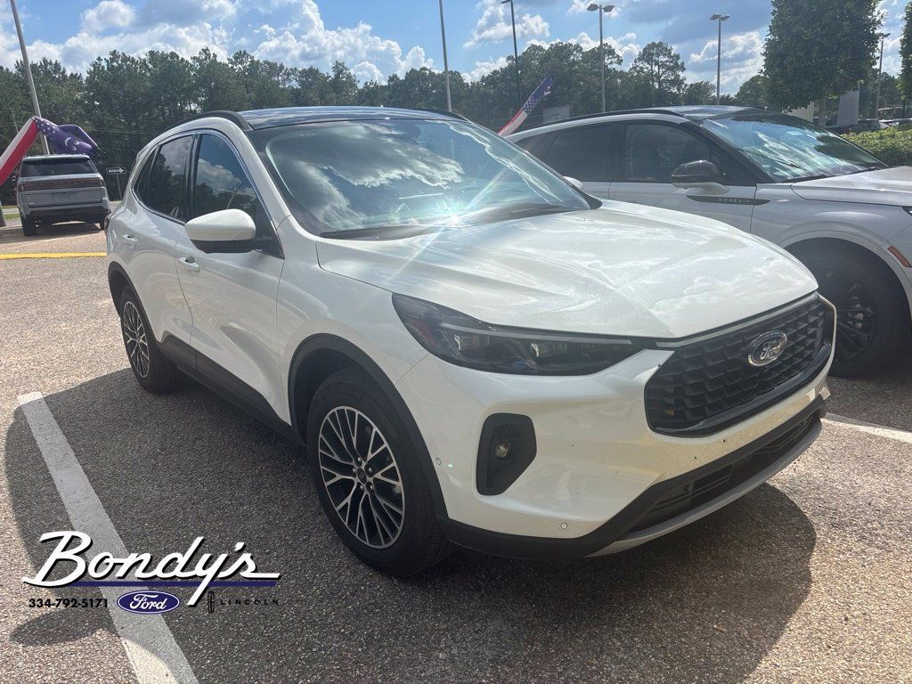 Used 2024 Ford Escape SE w/ PHEV Premium Package FWD image 3
