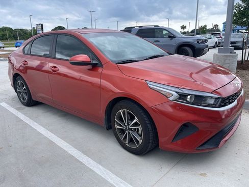 Used 2023 Kia Forte LXS w/ LXS Technology Package FWD image 3