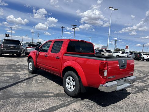Used 2011 Nissan Frontier SV AWD/4WD image 3