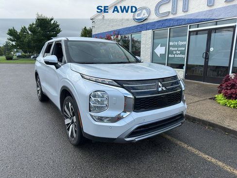 Used 2025 Mitsubishi Outlander SE AWD/4WD image 1