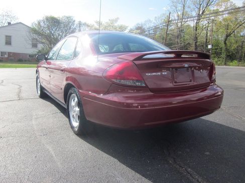 Used 2005 Ford Taurus SE image 31