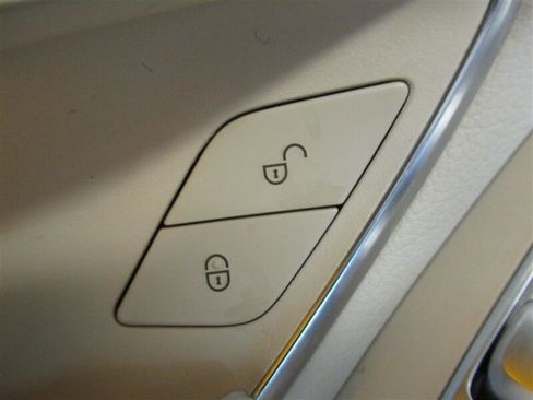 Used 2017 Mercedes-Benz GLC 300 4MATIC image 39