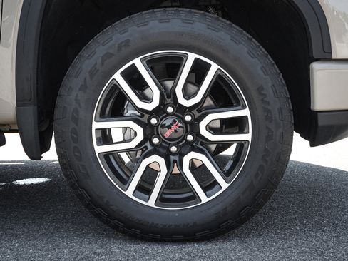 Used 2023 GMC Sierra 1500 AT4 w/ AT4 Premium Package AWD/4WD image 13