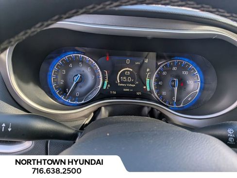 Used 2024 Chrysler Pacifica Touring-L image 8