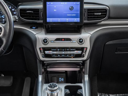 Used 2022 Ford Explorer XLT w/ Equipment Group 202A image 28