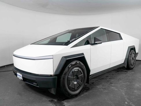 Used 2024 Tesla Cybertruck AWD Crew Cab image 4