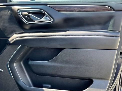 Used 2023 Chevrolet Suburban Z71 w/ Z71 Off-Road Package image 12