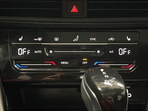 Used 2025 Volkswagen Jetta SE w/ Sunroof Package FWD image 18