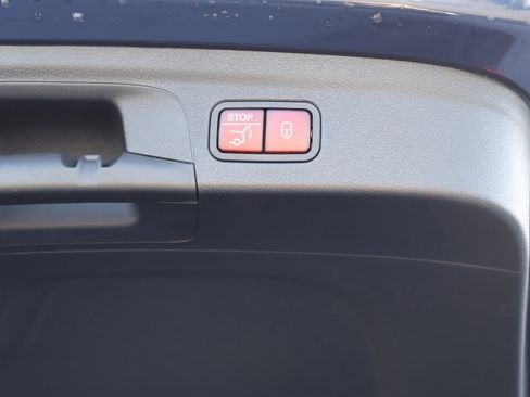 Used 2024 Mercedes-Benz GLE 450e 4MATIC image 23