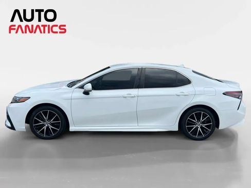 Used 2021 Toyota Camry SE FWD image 2