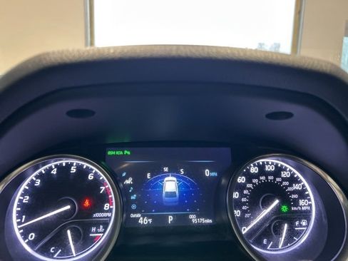 Used 2018 Toyota Camry XLE image 11