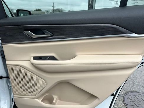 Used 2023 Jeep Grand Cherokee L Limited image 23