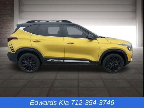 Used 2023 Kia Seltos Nightfall Edition image 2