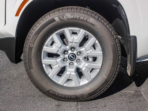 New 2024 Nissan Frontier SV w/ SV Convenience Package image 9