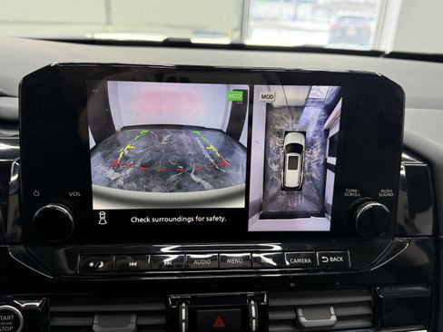 Used 2022 Nissan Pathfinder SL image 16