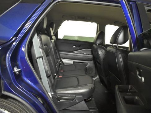 Used 2022 Nissan Pathfinder SL w/ SL Black Package AWD/4WD image 38