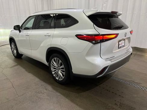Used 2023 Toyota Highlander Platinum AWD/4WD image 6