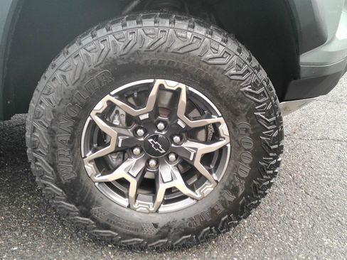 Certified 2024 Chevrolet Colorado ZR2 w/ ZR2 Convenience Package III AWD/4WD image 33