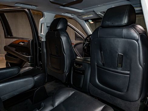 Used 2020 Cadillac Escalade ESV Premium Luxury image 24