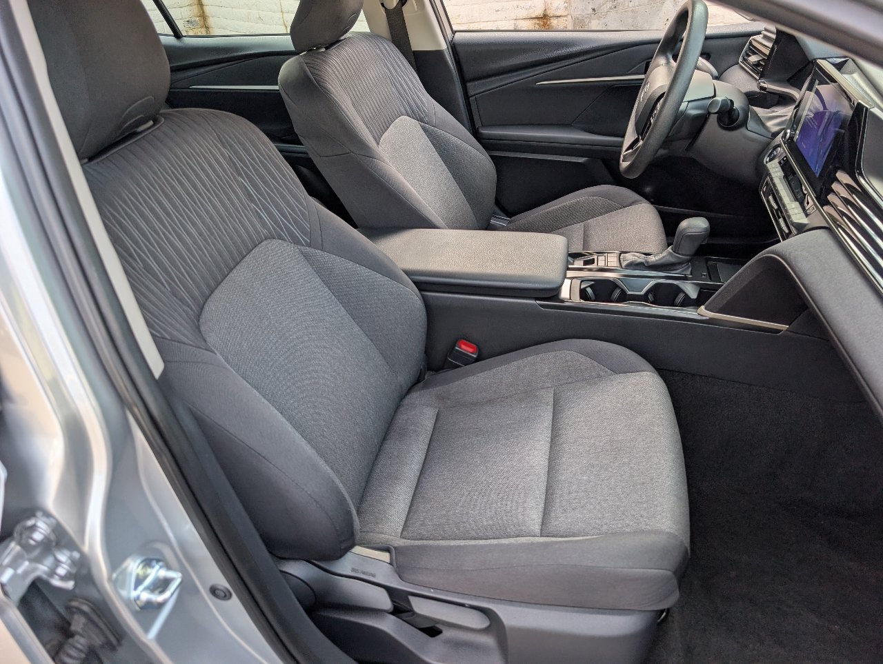 Used 2025 Toyota Camry LE FWD image 8