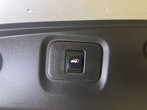 Used 2013 Nissan Pathfinder SL w/ SL Premium Pkg image 17