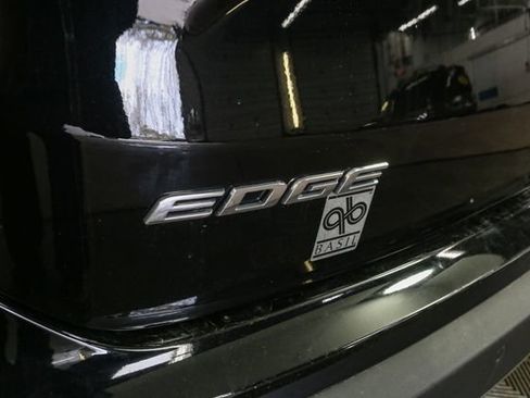 Used 2019 Ford Edge SEL w/ Equipment Group 201A AWD/4WD image 9