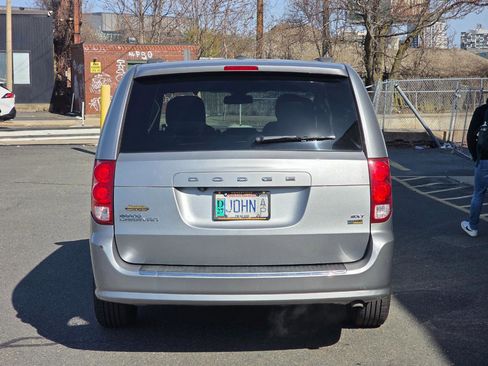 Used 2019 Dodge Grand Caravan SXT FWD image 6