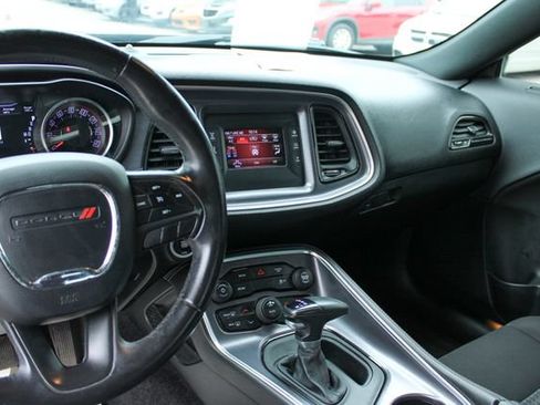 Used 2017 Dodge Challenger SXT RWD image 17