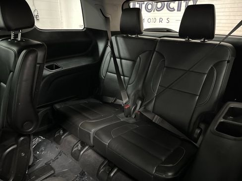 Used 2023 GMC Acadia SLT image 36