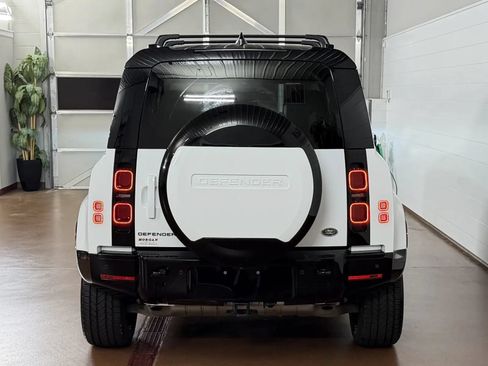 Used 2024 Land Rover Defender 110 X-Dynamic SE AWD/4WD image 4
