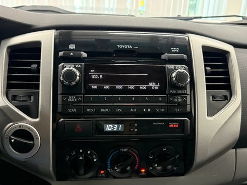 Used 2012 Toyota Tacoma 4x4 Access Cab V6 w/ TRD Sport Pkg image 31