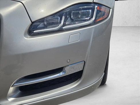 Used 2017 Jaguar XJ R-Sport RWD image 22