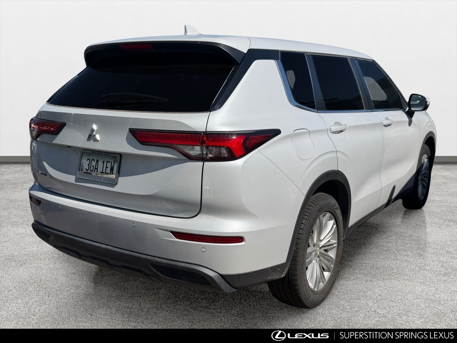 Used 2024 Mitsubishi Outlander ES FWD image 3