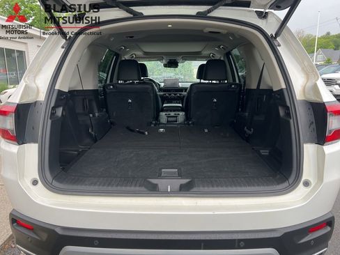 Used 2023 Honda Pilot Touring image 11