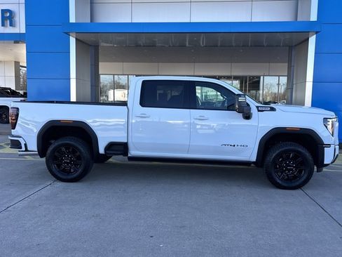 Used 2024 GMC Sierra 2500 AT4 w/ AT4 Premium Plus Package image 2