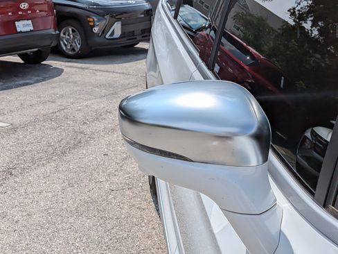 Used 2024 Chrysler Pacifica Pinnacle FWD image 12