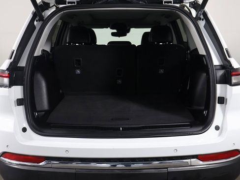Used 2023 Jeep Grand Cherokee Limited AWD/4WD image 24