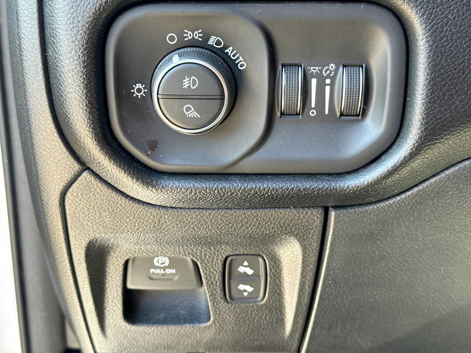 Used 2019 RAM 1500 Big Horn AWD/4WD image 25