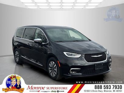 Certified 2023 Chrysler Pacifica Limited