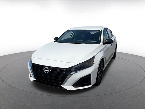 Used 2025 Nissan Altima 2.5 SV FWD image 6
