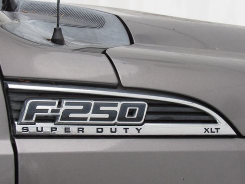 Used 2011 Ford F250 XLT w/ Camper Pkg image 10