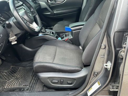 Used 2018 Nissan Rogue SV w/ Sun & Sound Touring Package image 9