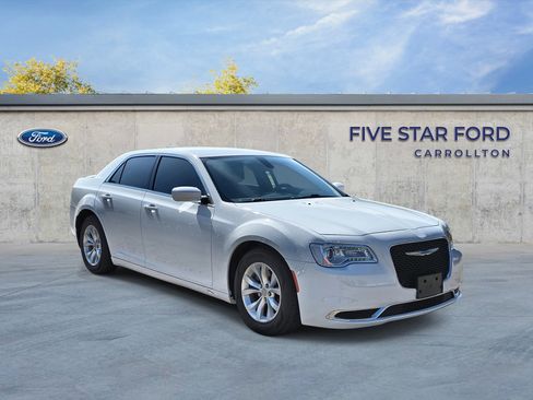 Used 2015 Chrysler 300 Limited image 1