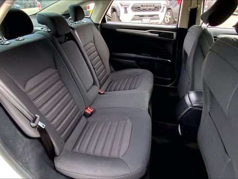 Used 2018 Ford Fusion SE image 19