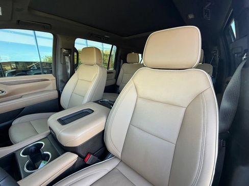 Used 2023 Chevrolet Suburban Premier AWD/4WD image 13
